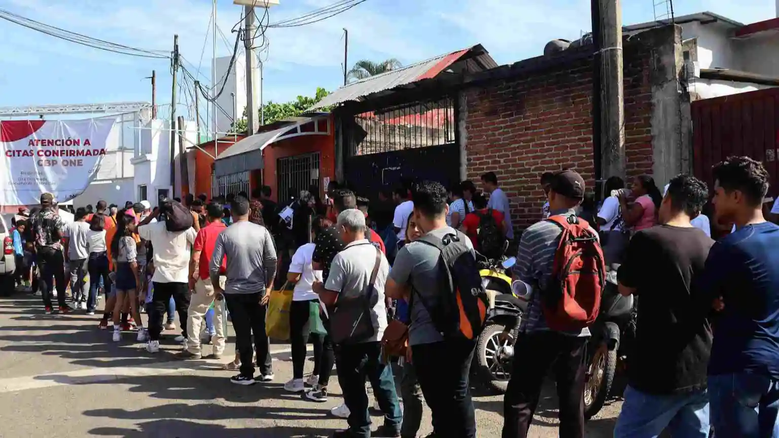 Migrantes buscan apresurar trámites previo a comicios en EE.UU.