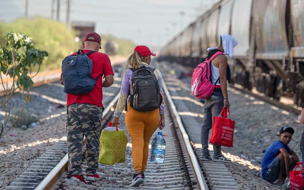 Migrantes en la frontera luchan contrarreloj por conseguir asilo en EU