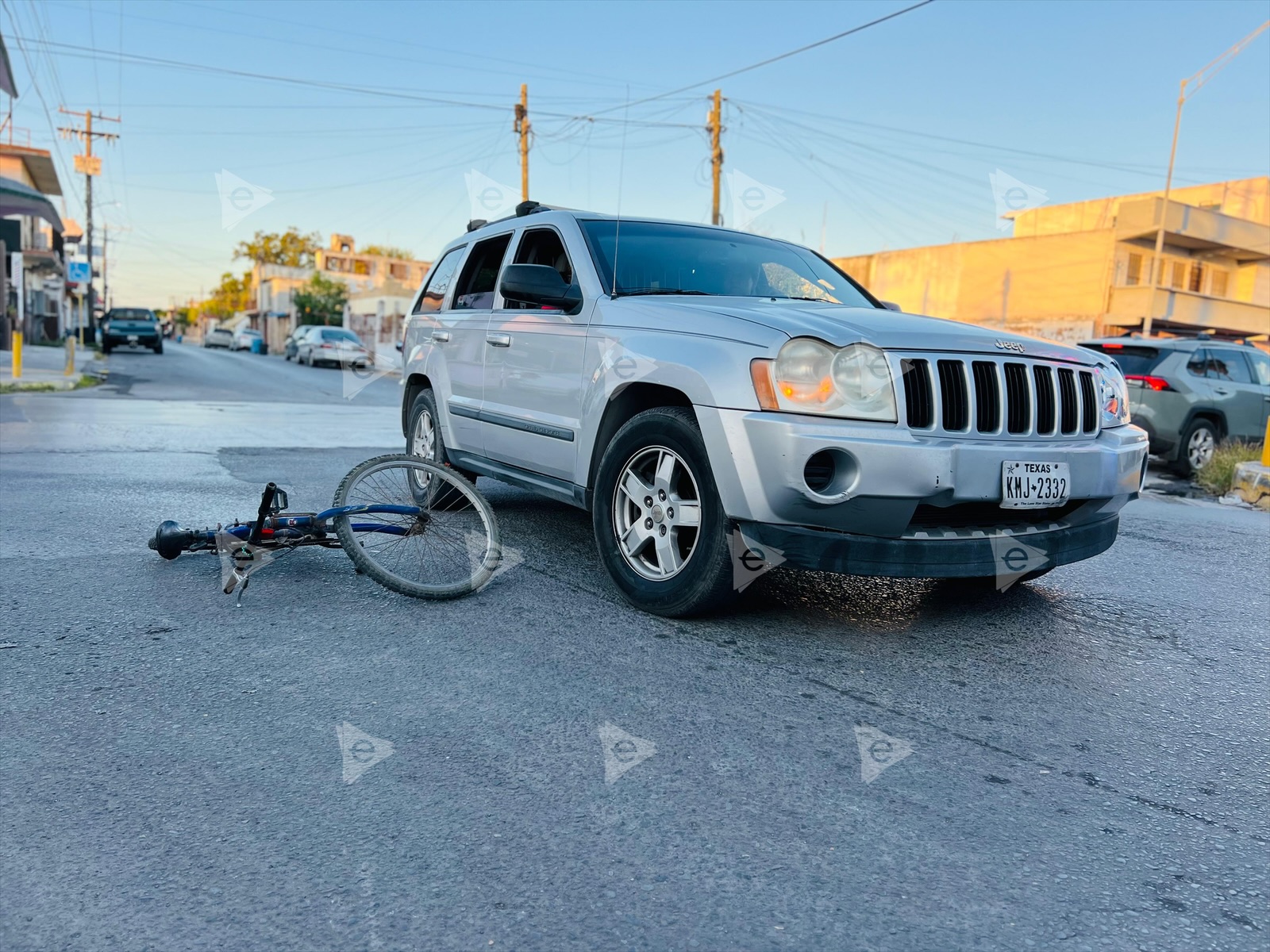 Conductora embiste a motociclista