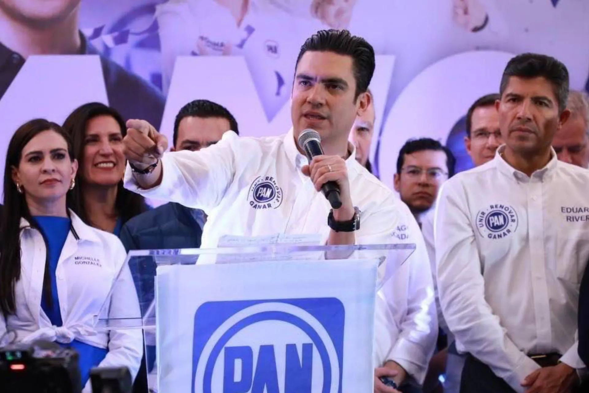 Jorge Romero recibe constancia como nuevo presidente general del PAN