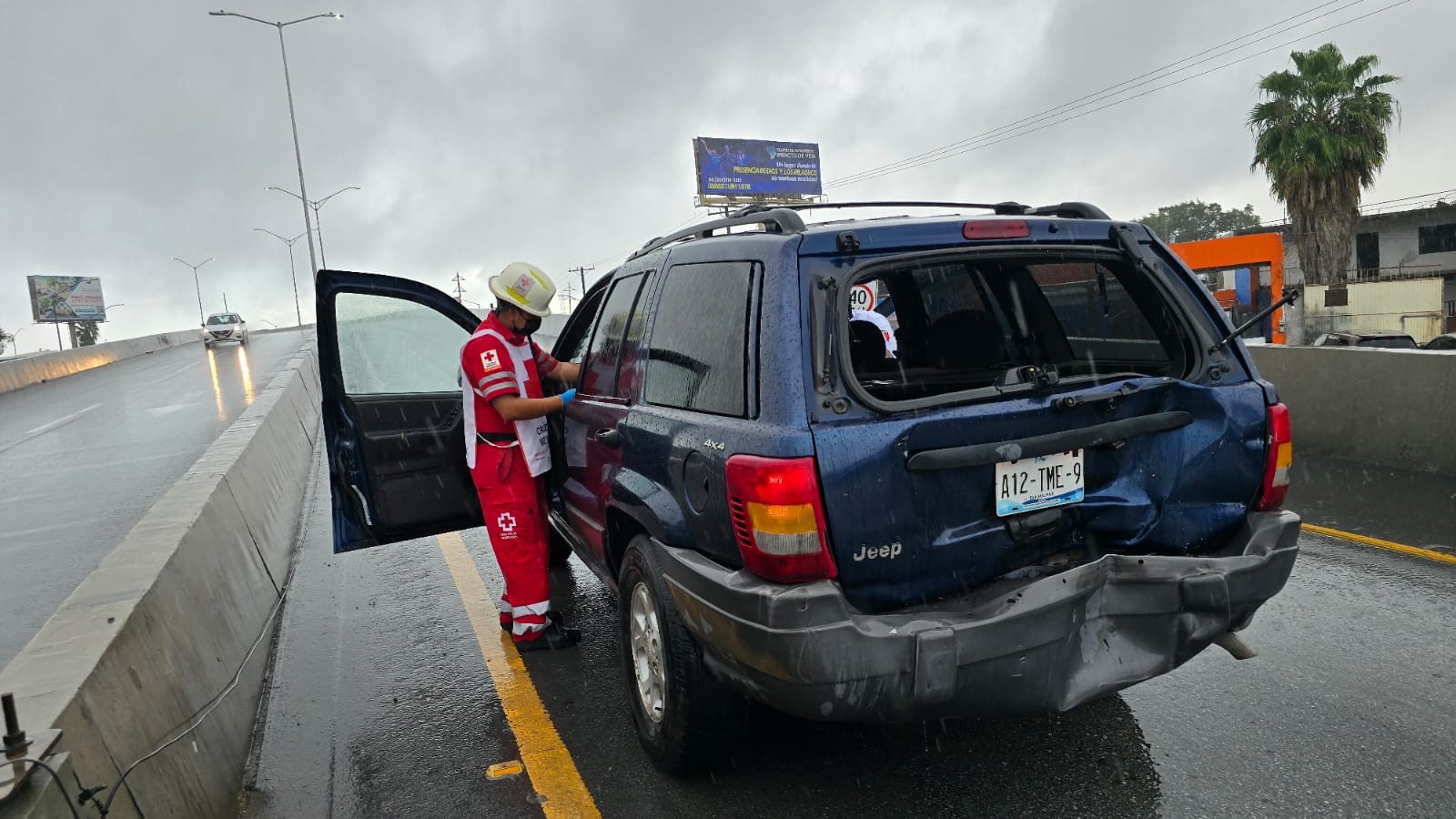 Choca tráiler con camioneta