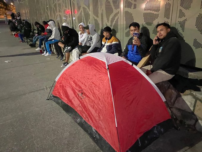 Poblanos madrugan en el Cuauhtémoc para boletos del América vs. Monterrey