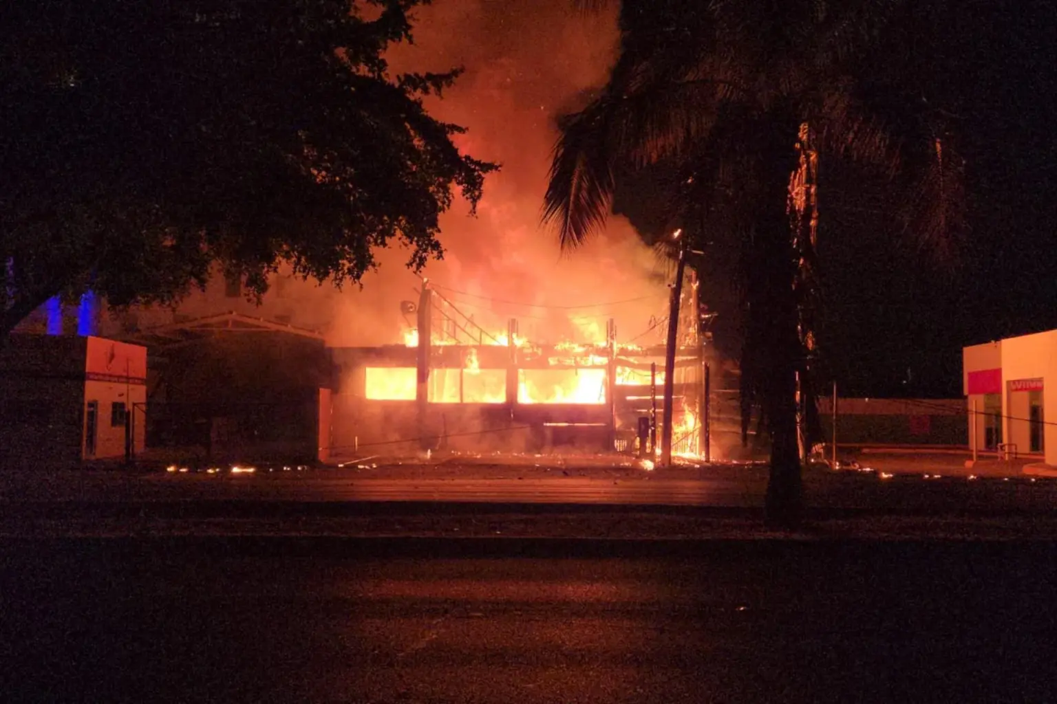 Incendio consume restaurante de mariscos en Culiacán, Sinaloa