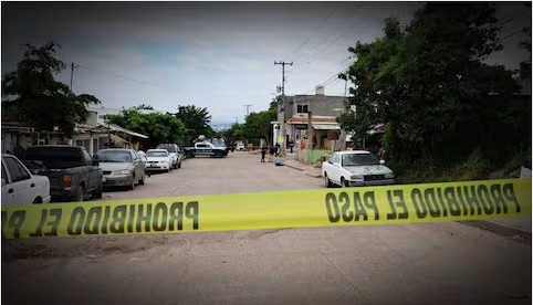 Sujetos armados acribillan a 3 personas en una vivienda de Culiacán