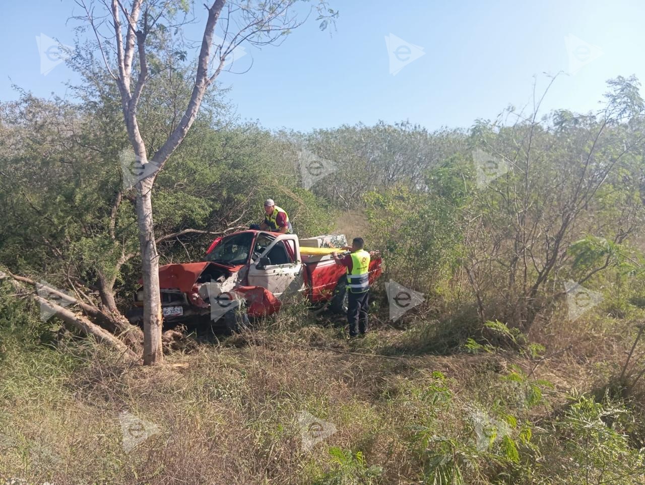 Vuelca pareja en San Fernando