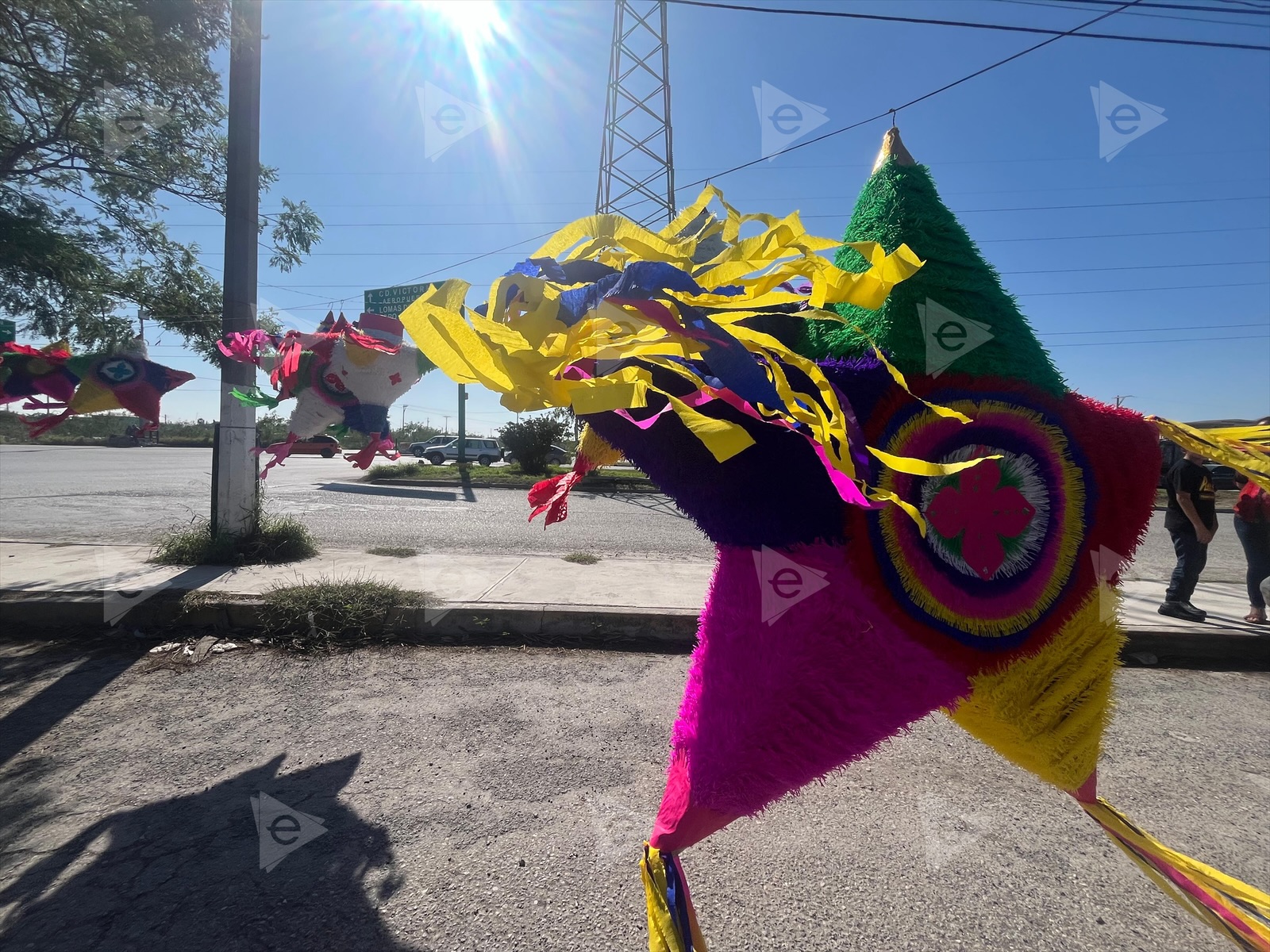 Ofertan piñata de dos metros 