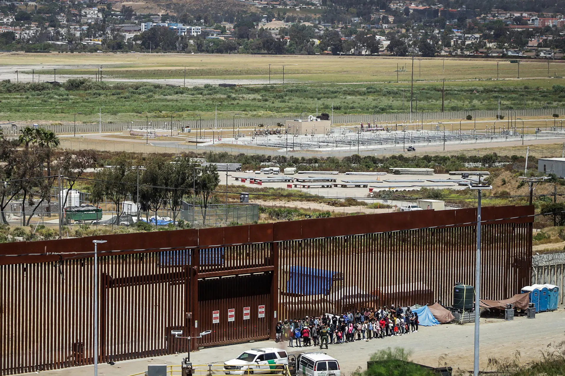 Ordena Trump el cierre de la frontera sur de EUA