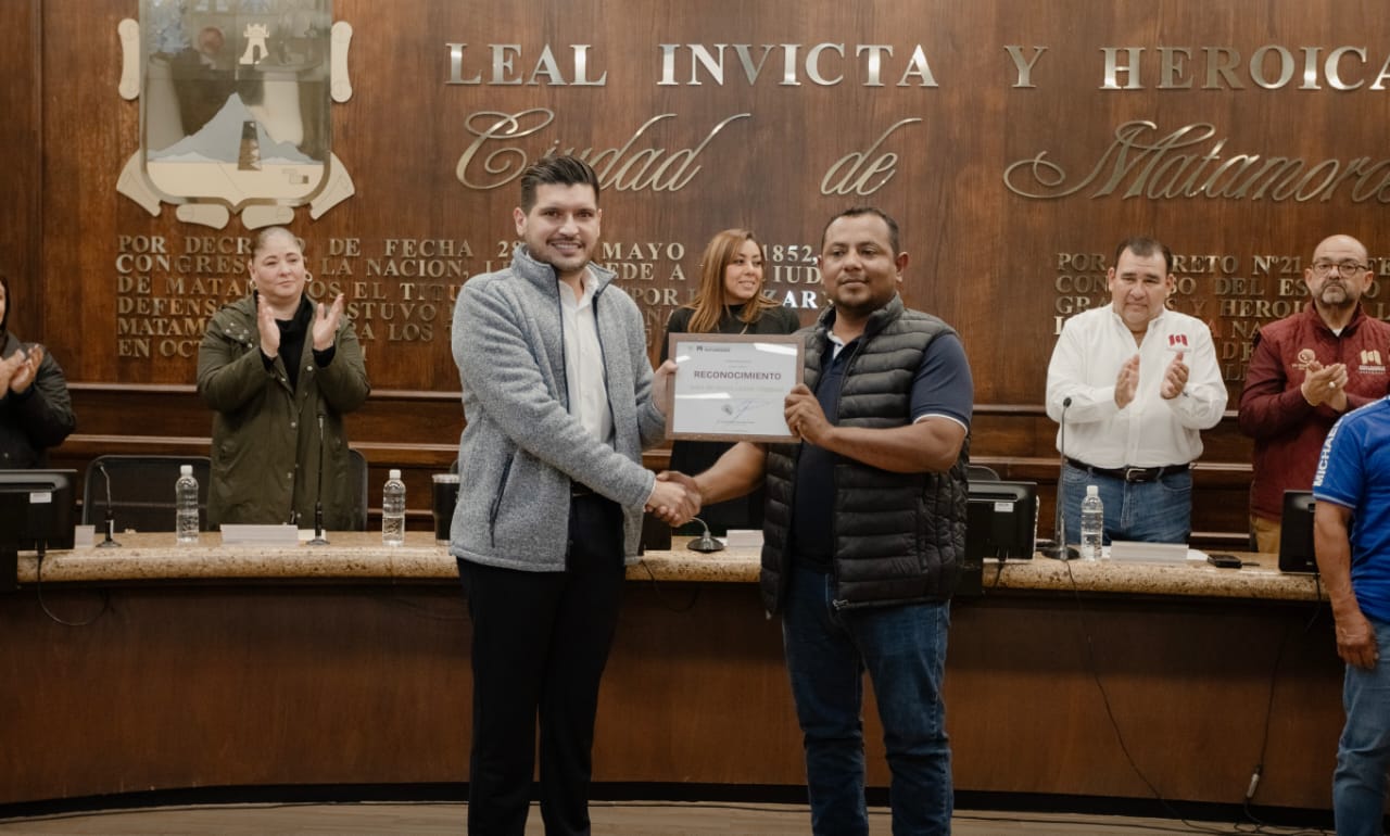 Reconoce alcalde Alberto Granados honestidad de fajineros municipales