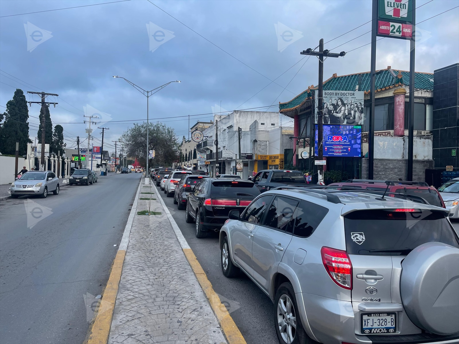 Largas filas en puentes internacionales 