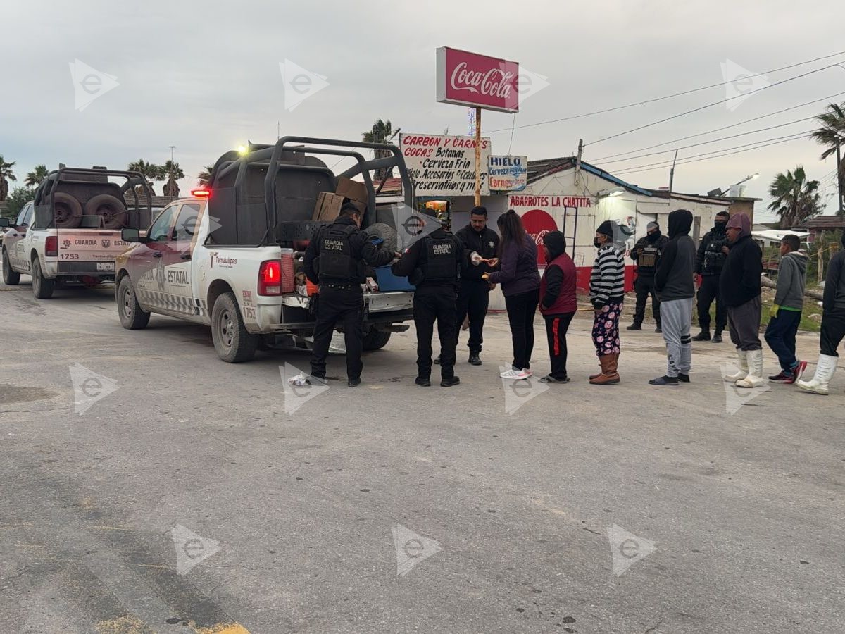 Estales entregan cobijas a habitantes de zonas vulnerables de Matamoros 