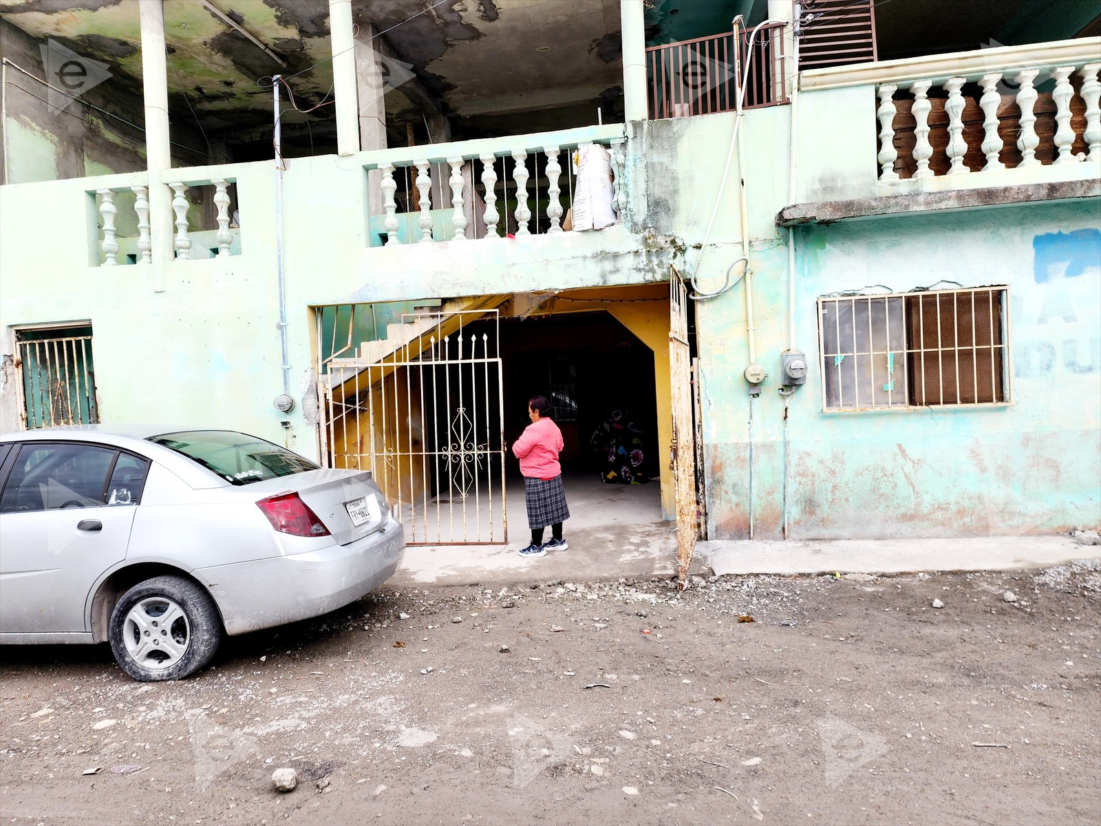 Abuelito fallece en cochera