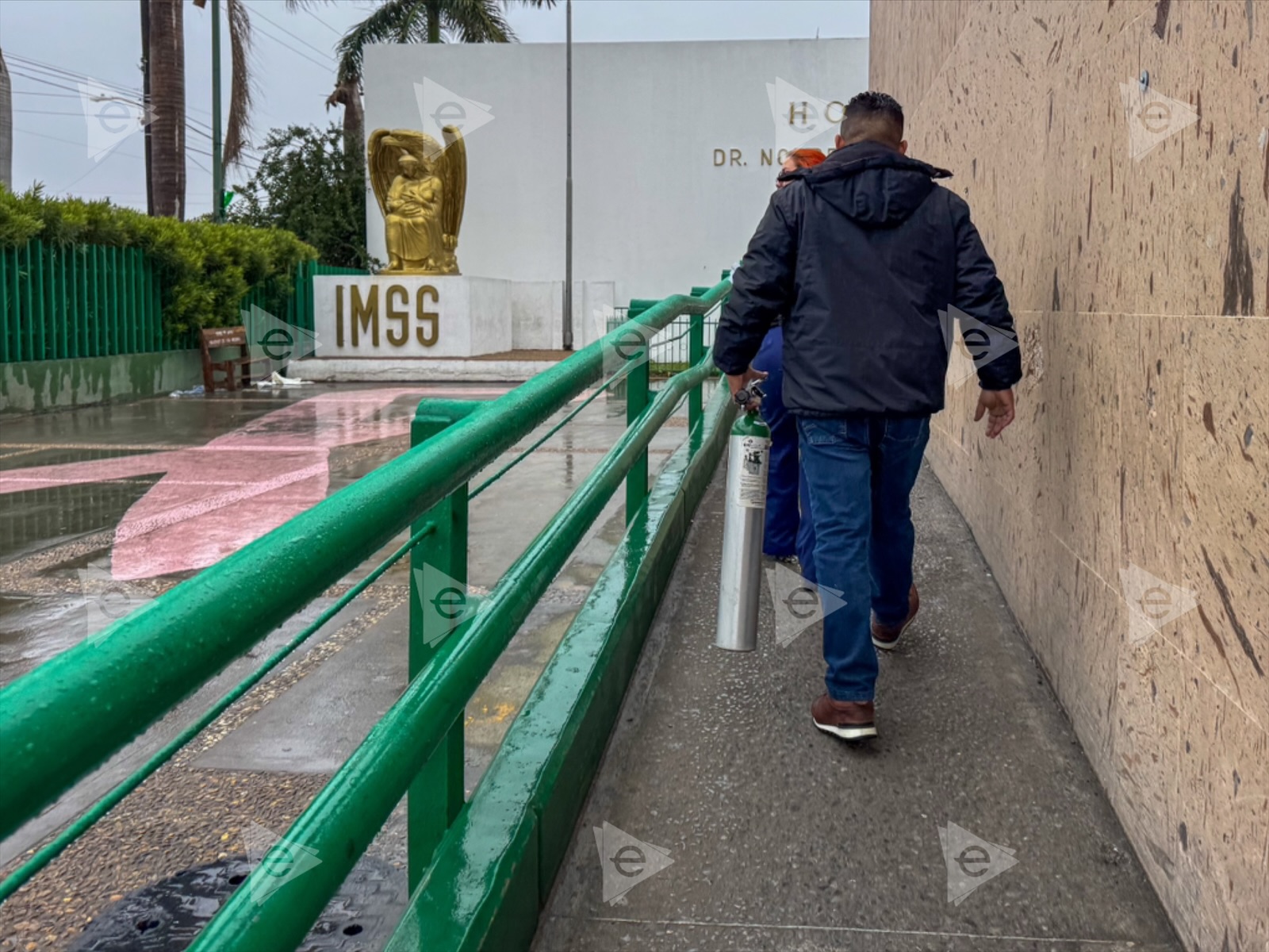 Millonarios daños tras incendio en el IMSS 