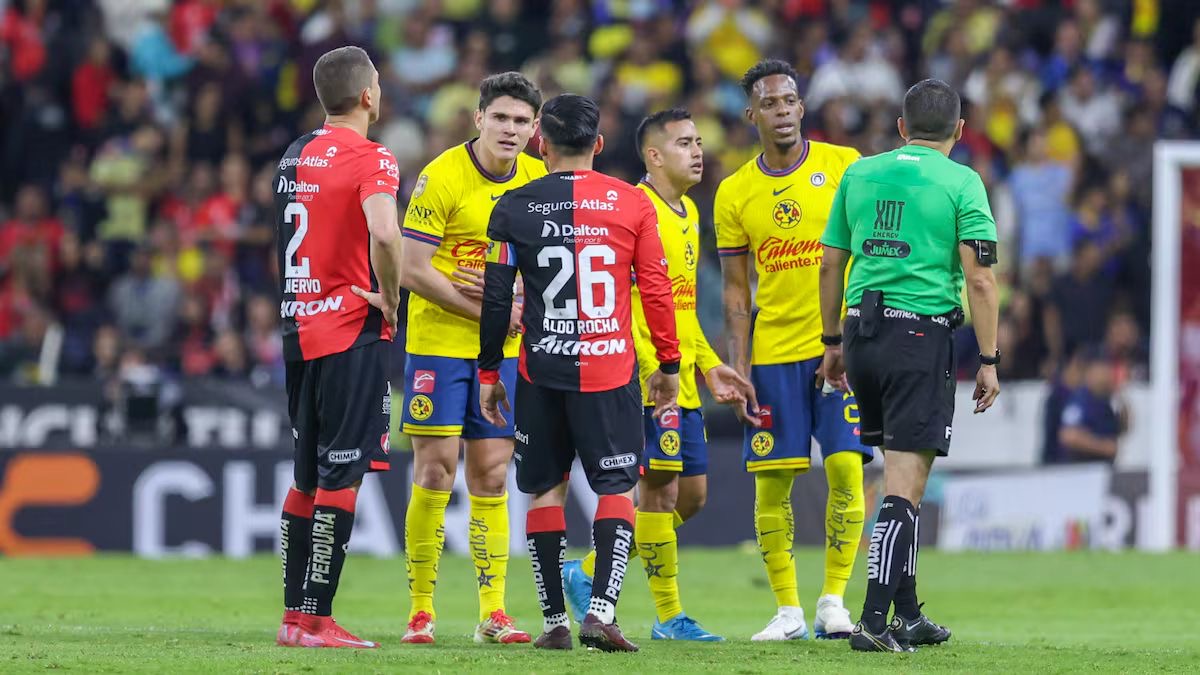 VIDEO: Comisión de Árbitros acepta que se benefició al Club América vs Atlas; era penal de Israel Reyes